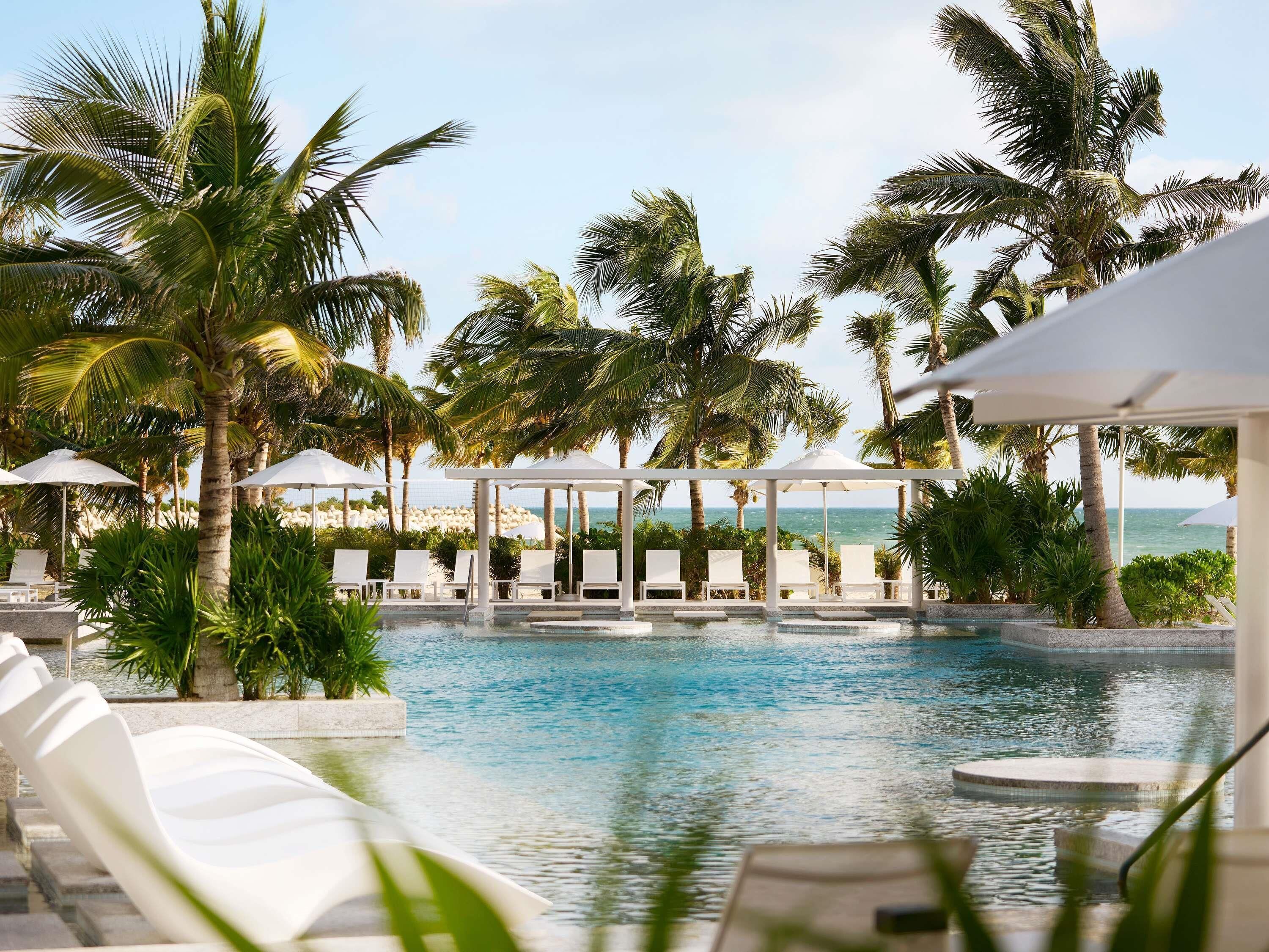 3 albercas al aire libre y camas balinesas (con cargo) 