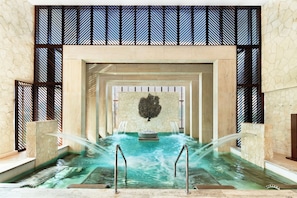 Couples treatment rooms, sauna, steam room, body treatments