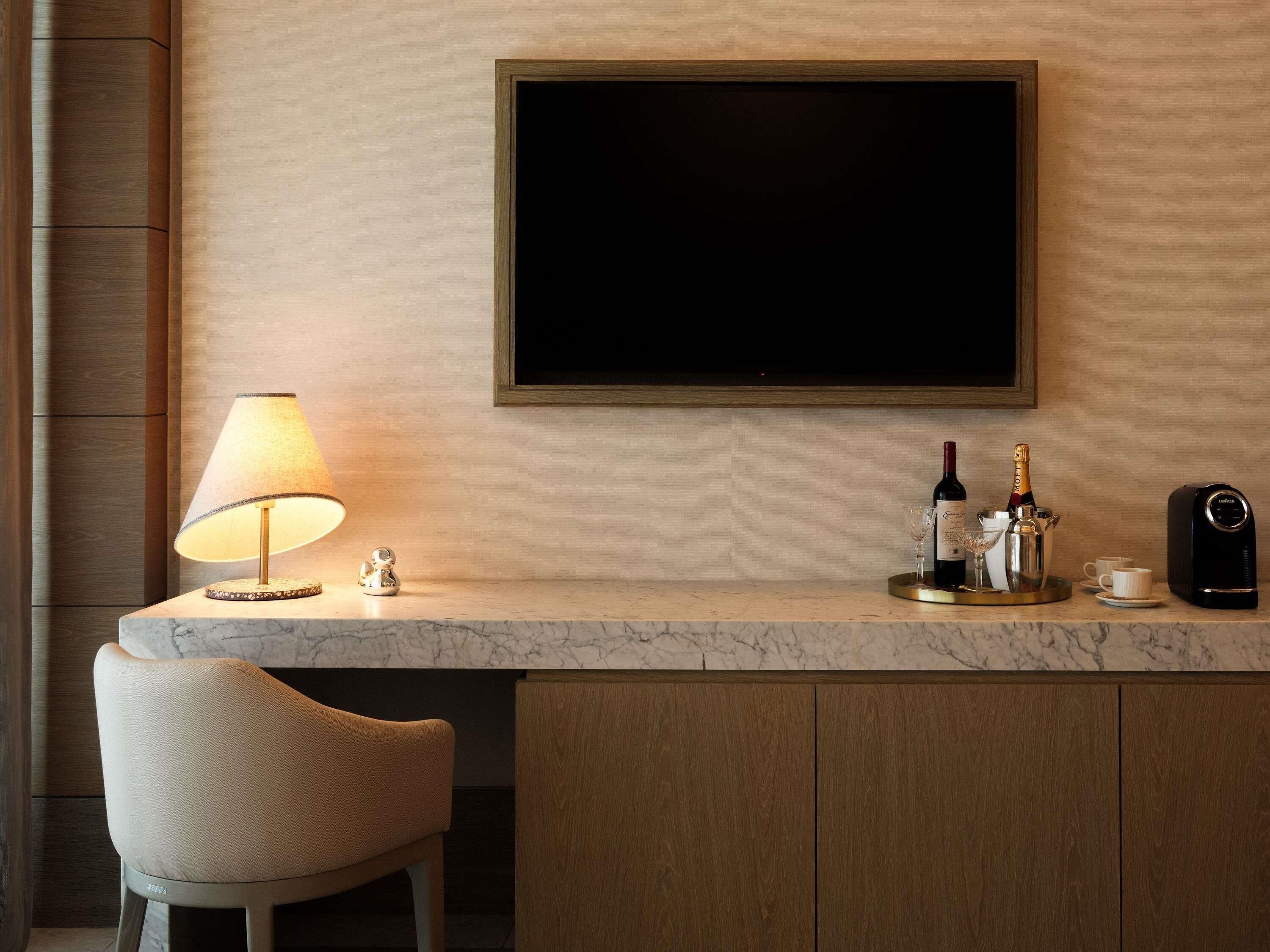 Ropa de cama de alta calidad y minibar con artículos gratuitos 