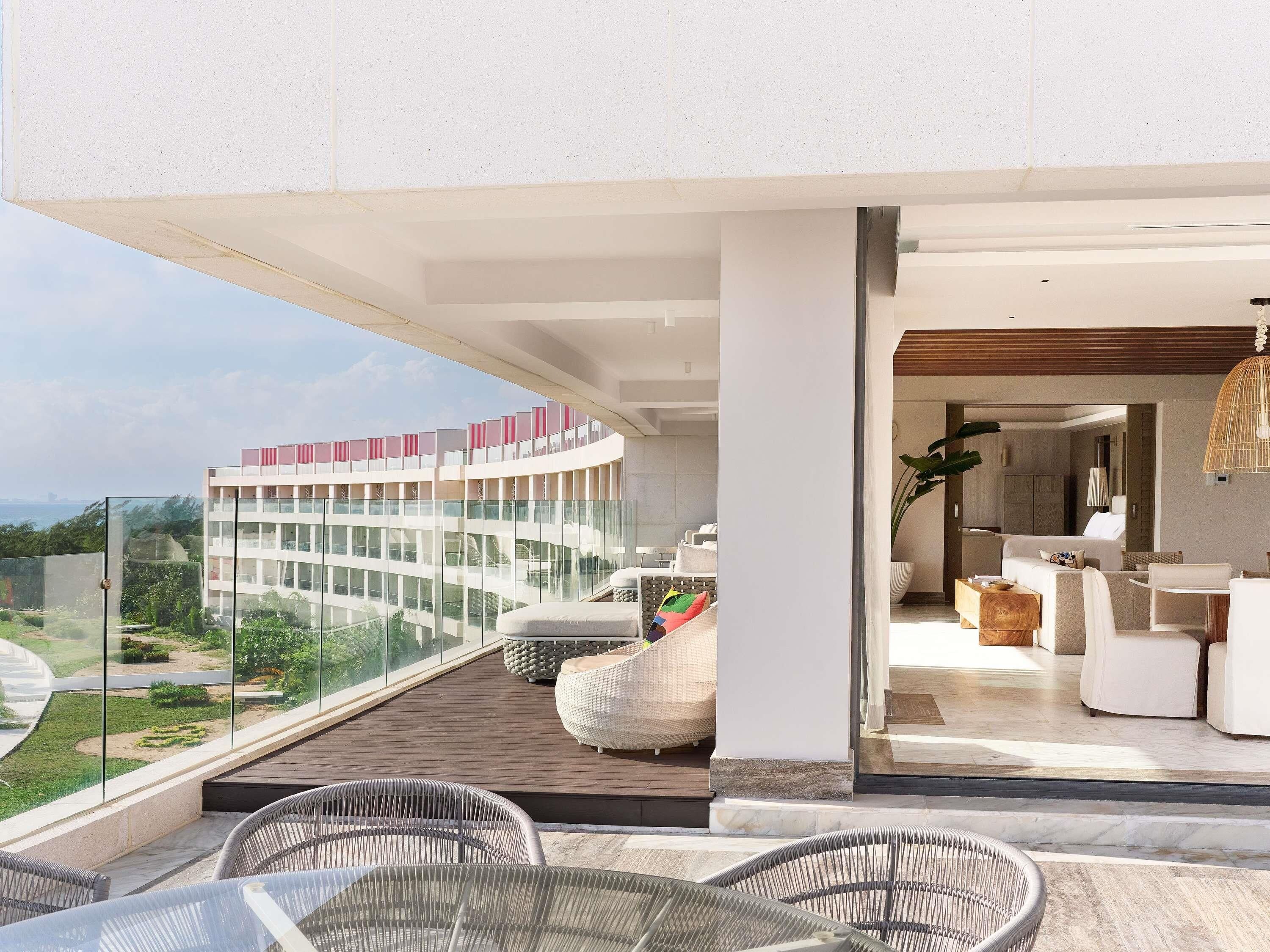 Premium bedding, minibar (free items), in-room safe, desk