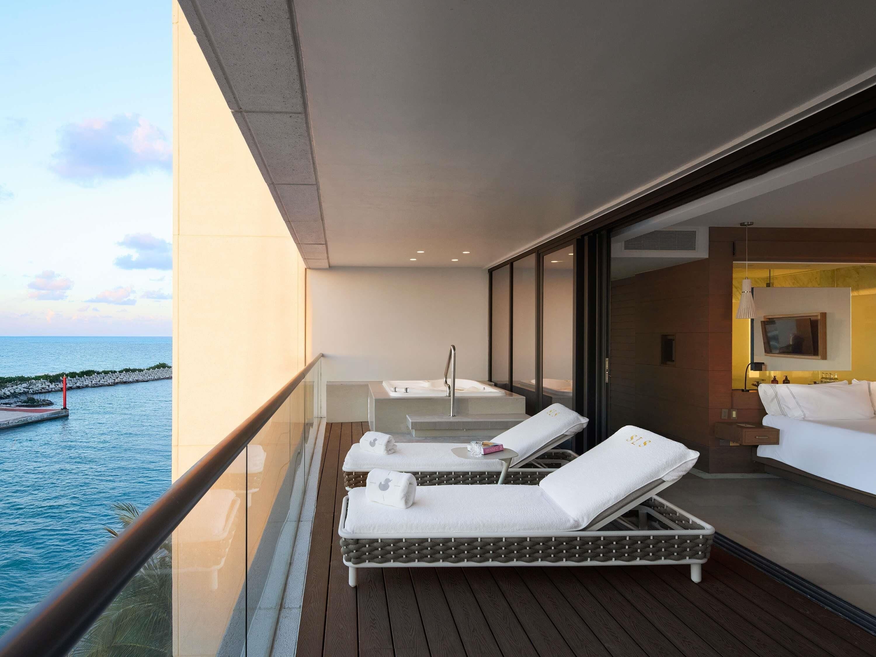 Ropa de cama de alta calidad y artículos del minibar gratis 