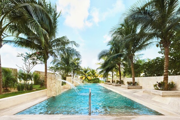 Couples treatment room(s), sauna, steam room, body treatments