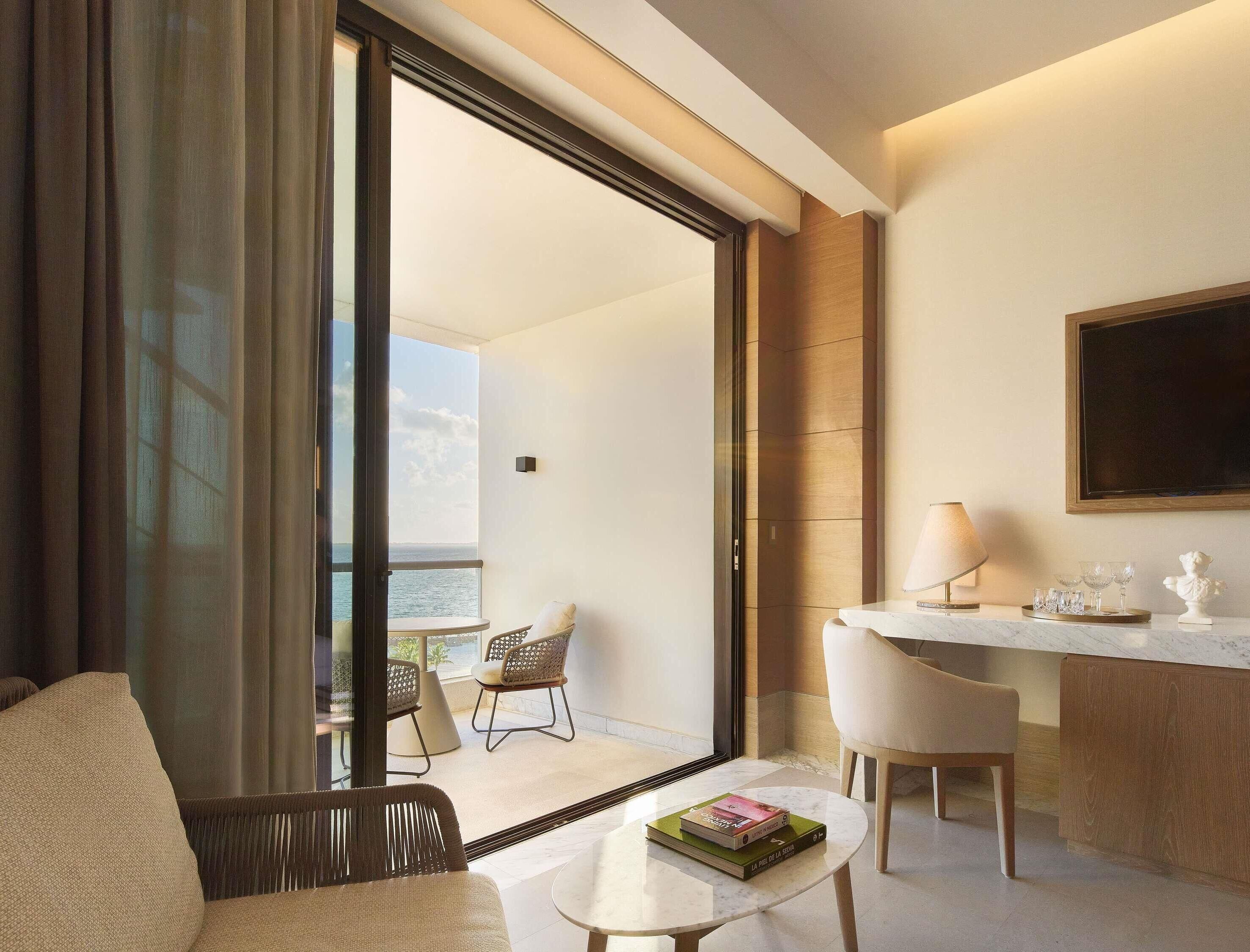 Ropa de cama de alta calidad y minibar con artículos gratuitos 