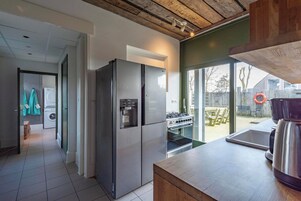 Villa | Private kitchen | Stovetop, high chair