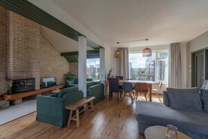 Villa | Dining