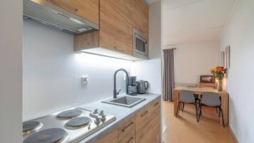 Apartment | Private kitchen | Electric kettle, toaster