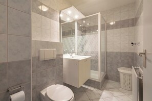 Bathroom - Cozy Stay Near Dunes (Julianadorp)