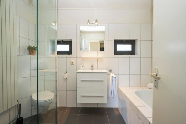 Apartment | Bathroom - Apartment in De Koog Near Texel Beach (De Koog)