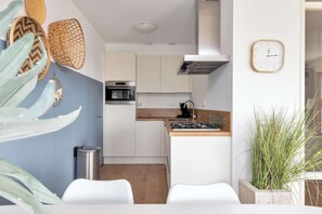 Apartamento | Cozinha privada | Chaleira elétrica, torradeira
