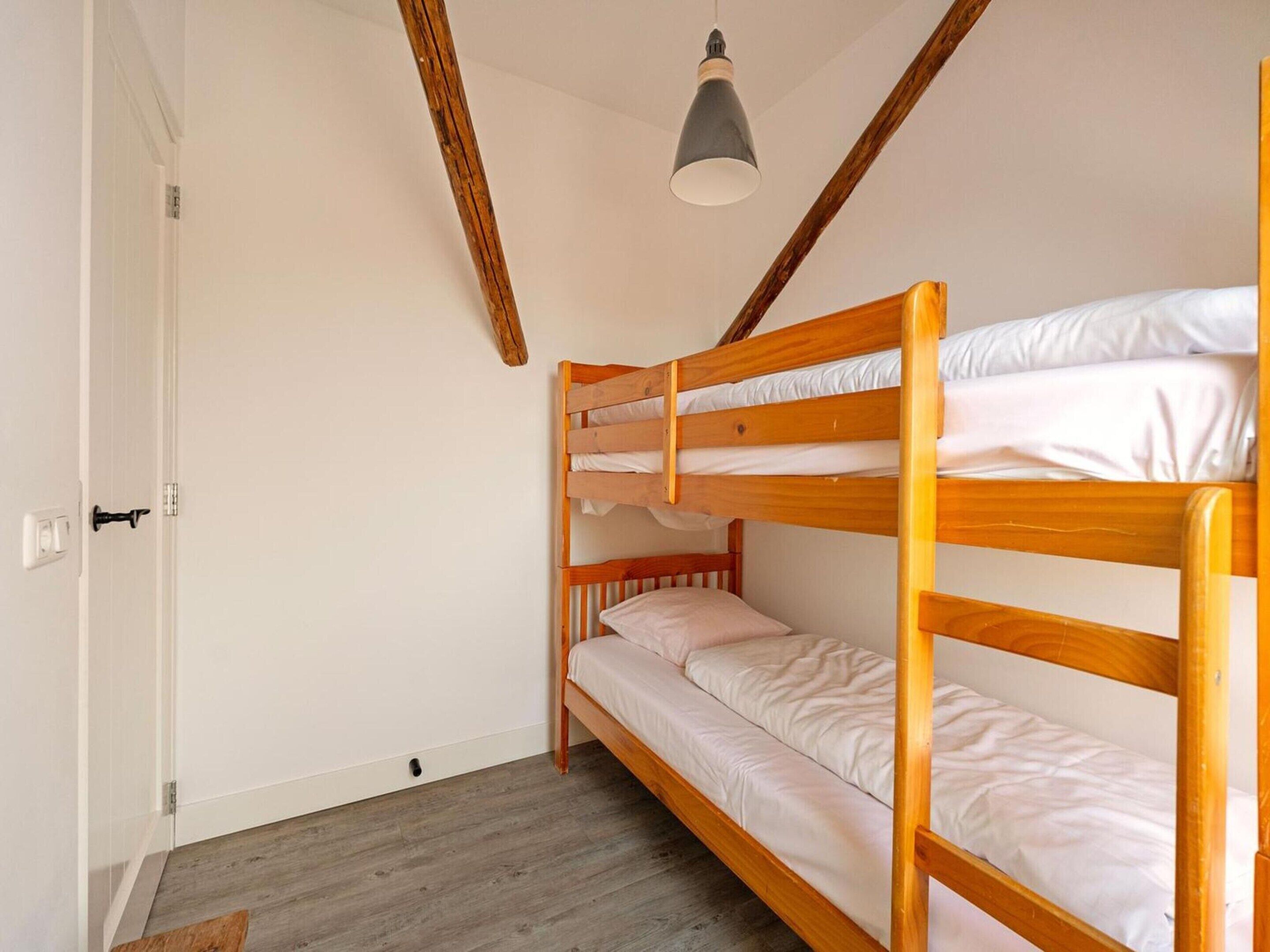 Apartment | 3 bedrooms, individually furnished, bed sheets
