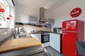 Private kitchen - Beautiful Home With Garden (Callantsoog)