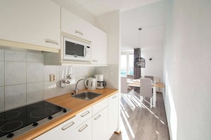 Apartment | Private kitchen - Apartment by the Dunes Near the Sea (Julianadorp)