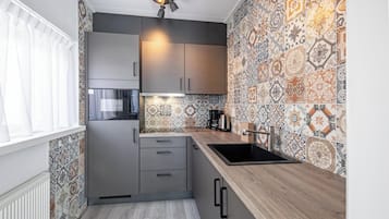 House | Private kitchen | Electric kettle, highchair