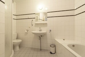 Bathroom - Modern Home Near the Beach (Julianadorp)