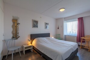 Apartment | 2 bedrooms, individually furnished - Strandslag 157 Apartment for 4 Guests Near sea (Julianadorp)