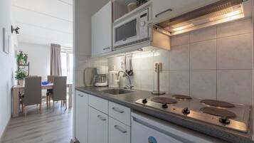 Apartment | Private kitchen | Electric kettle, toaster