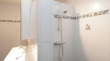 Apartment | Bathroom