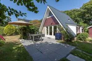 Outdoor dining - Seaside Getaway With Terrace (Callantsoog)