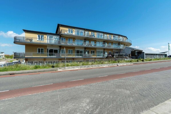 Exterior - Apartment in Netherlands Near the Beach (Callantsoog)