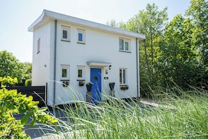 House | Exterior - Pretty Holiday Home With Garden (De Koog)