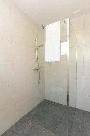 House | Bathroom - Pretty Holiday Home With Garden (De Koog)