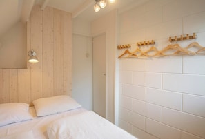 2 Schlafzimmer, individuell eingerichtet