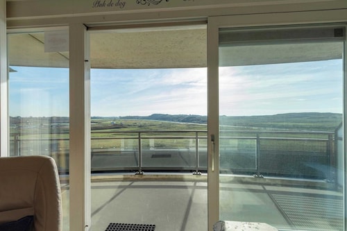 Lovely Apartment Beachside With Balcony