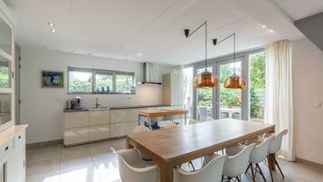 Villa | Dining