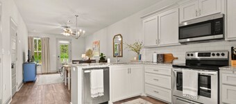 Charming 2-bedroom townhome in peaceful Watson 2 Bedroom 2.5 bath