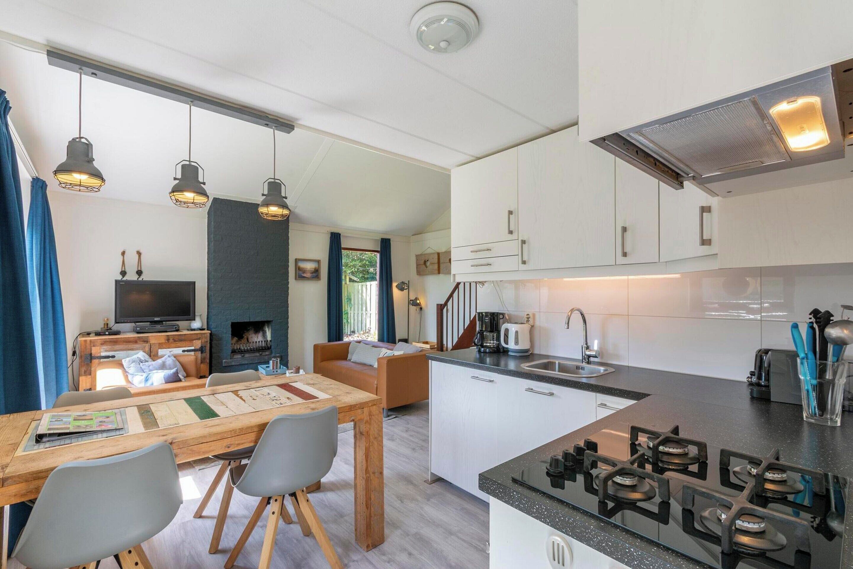 House | Private kitchen | Stovetop, electric kettle, toaster, highchair