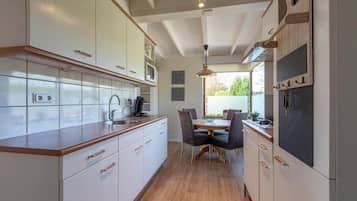 House | Private kitchen | Electric kettle, toaster, high chair