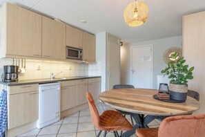 Electric kettle, high chair - Pet-friendly Apartment (Callantsoog)