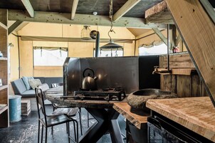 Tent | Private kitchen | Stovetop, electric kettle, toaster