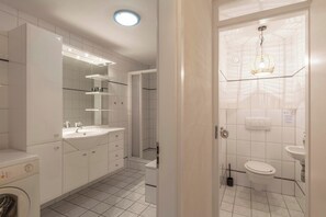 Apartment | Bathroom - Apartment in Callantsoog With Dune Views (Callantsoog)