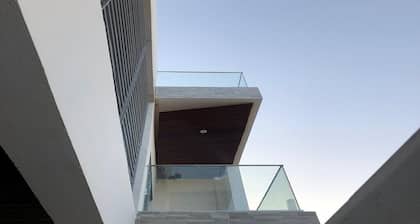 TrĂšs grande chambre spacieuse, clim avec sdb privative et balcon chez lâhabitant