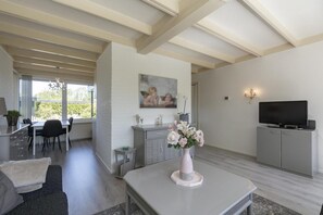 Bungalow | Living area - Welcoming Bungalow With Garden (Sint Maartensvlotbrug)