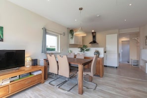Dining - Bungalow in Sint Maartenszee Near Beach (Sint Maartensvlotbrug)