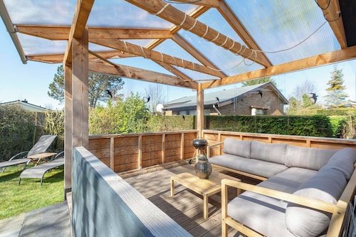 Bungalow in Sint Maartenszee Near Beach