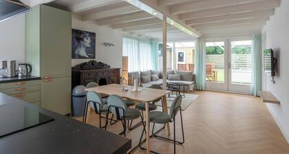 Bungalow Near Sint Maartenszee Beach