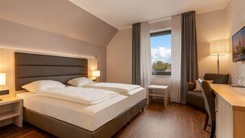 Standard Double Room, Private Bathroom | In-room safe, blackout drapes, soundproofing, free WiFi