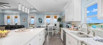 
4B3B Sleeps 12, Hot Tub, Golf Cart, Ocean View, Elevator, Huge Covered Deck,  