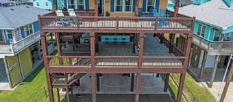 
4B3B Sleeps 12, Hot Tub, Golf Cart, Ocean View, Elevator, Huge Covered Deck,  