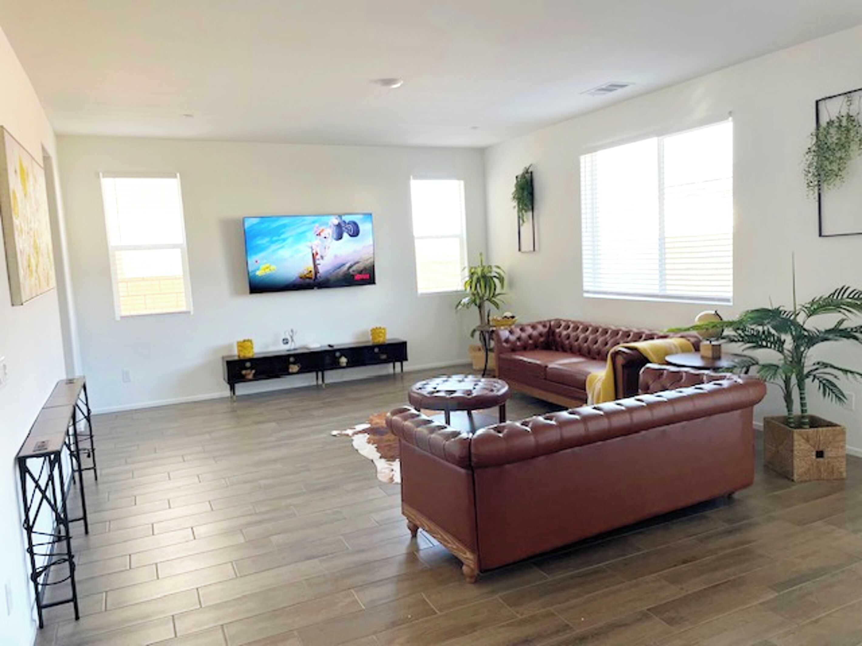 Cozy Newly Built, Fully Furnished 4BD, 3BR  Home Victorville, Sleeps 10