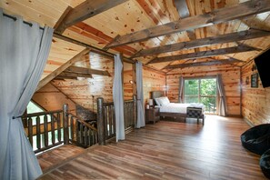 5 bedrooms, iron/ironing board, free WiFi, bed sheets