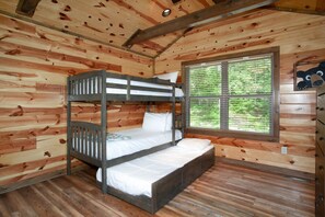 5 bedrooms, iron/ironing board, free WiFi, bed sheets