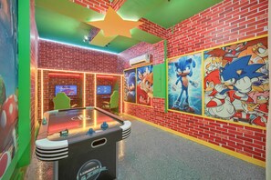 Games room - Luxury 6 Bed Villa with  Pool/Spa, Game Room & Resort Clubhouse - Minutes to Disney (Kissimmee)