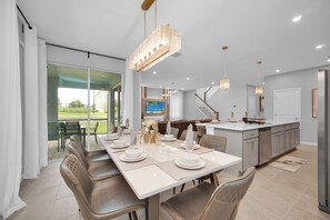 Dining - Luxury 6 Bed Villa with  Pool/Spa, Game Room & Resort Clubhouse - Minutes to Disney (Kissimmee)