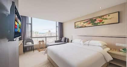 Gold and Silver Business Hotel Huaiji