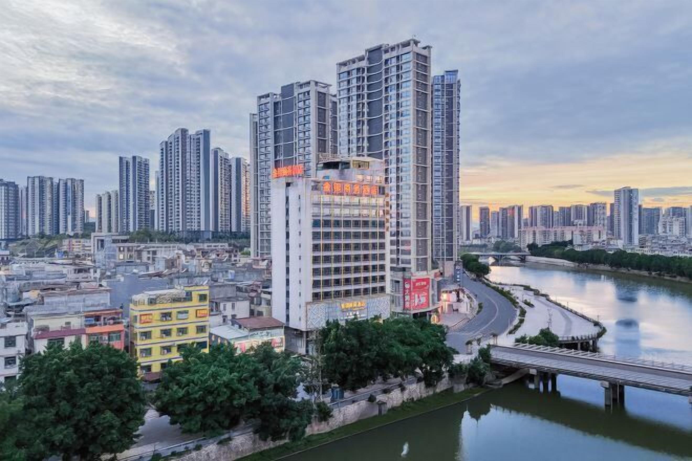 المنشأة من الخارج