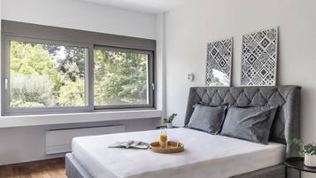 4 bedrooms, desk, iron/ironing board, WiFi